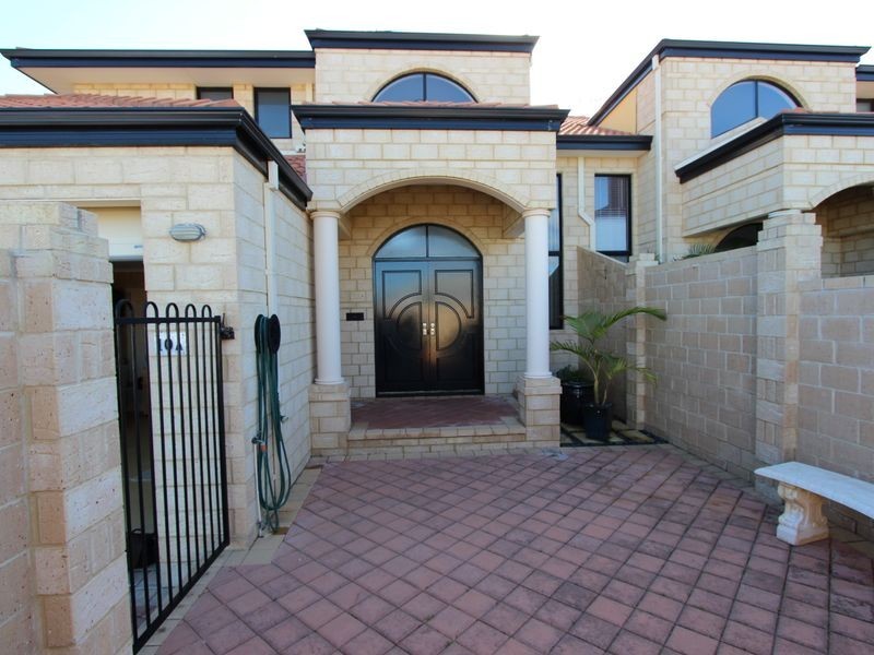 10A Pinnace Court, Halls Head WA 6210
