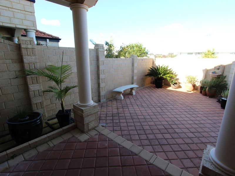 10A Pinnace Court, Halls Head WA 6210