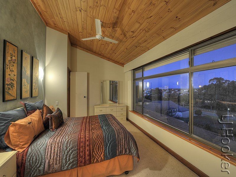 17 Carina Circle, Halls Head WA 6210