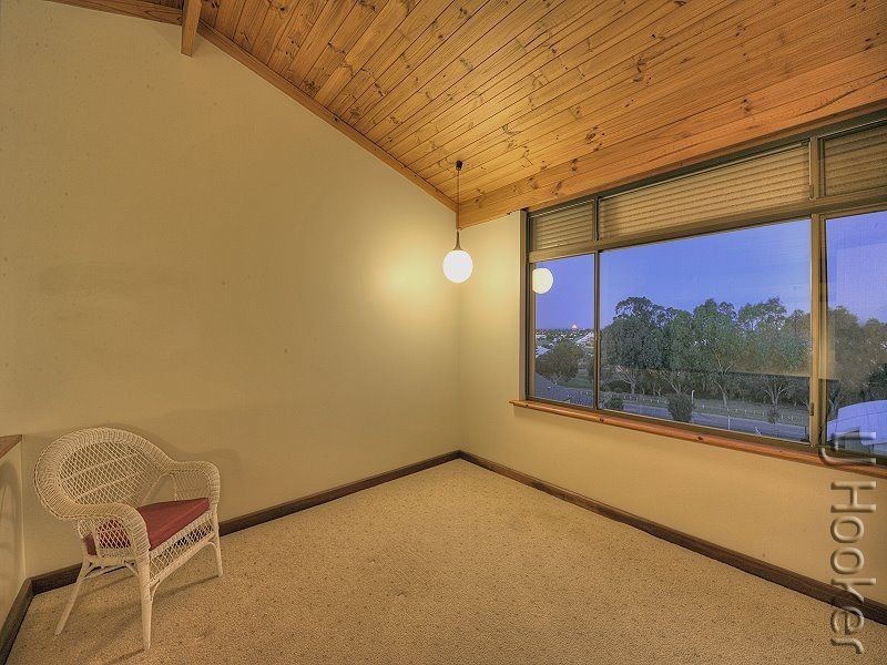 17 Carina Circle, Halls Head WA 6210
