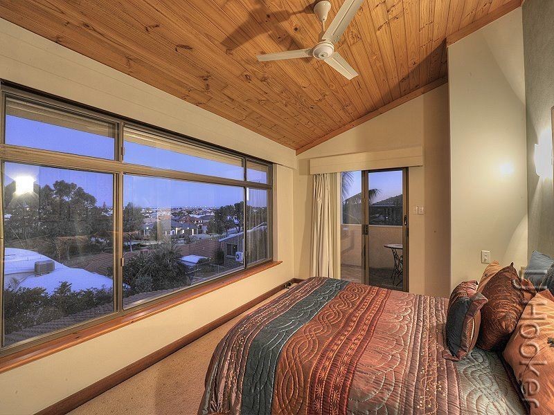 17 Carina Circle, Halls Head WA 6210