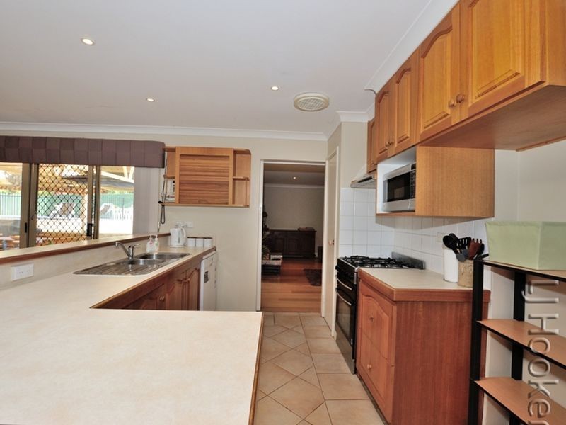 5 Troon Grove, Halls Head WA 6210