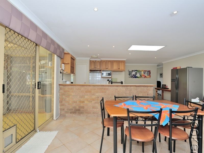 5 Troon Grove, Halls Head WA 6210