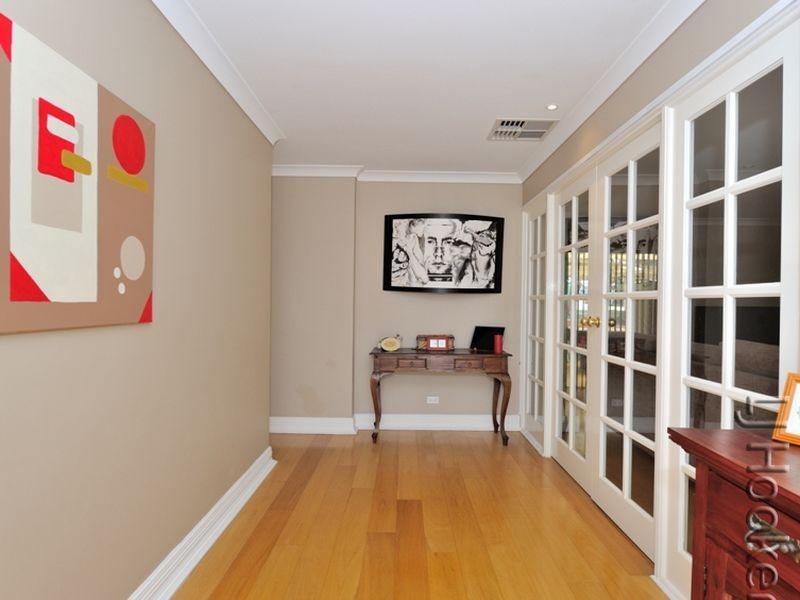 5 Troon Grove, Halls Head WA 6210