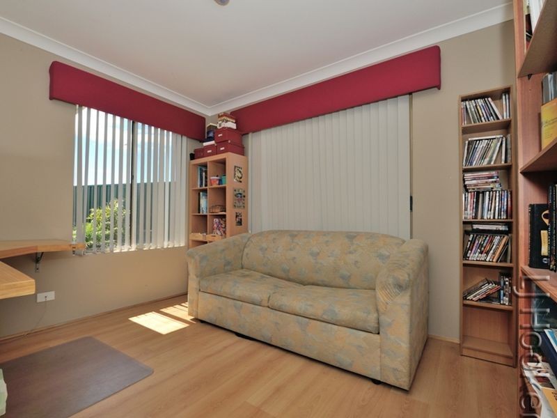 5 Troon Grove, Halls Head WA 6210