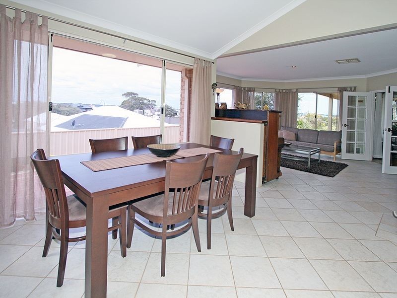 16 Greenshank Mews, Wannanup WA 6210