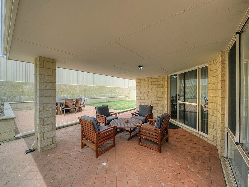 7 Jileroo Brace, Lakelands WA 6180