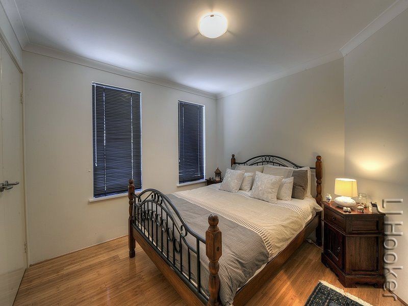 15 Bookleaf Loop, Halls Head WA 6210