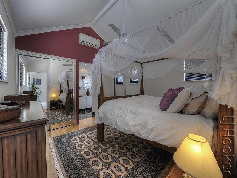 15 Bookleaf Loop, Halls Head WA 6210