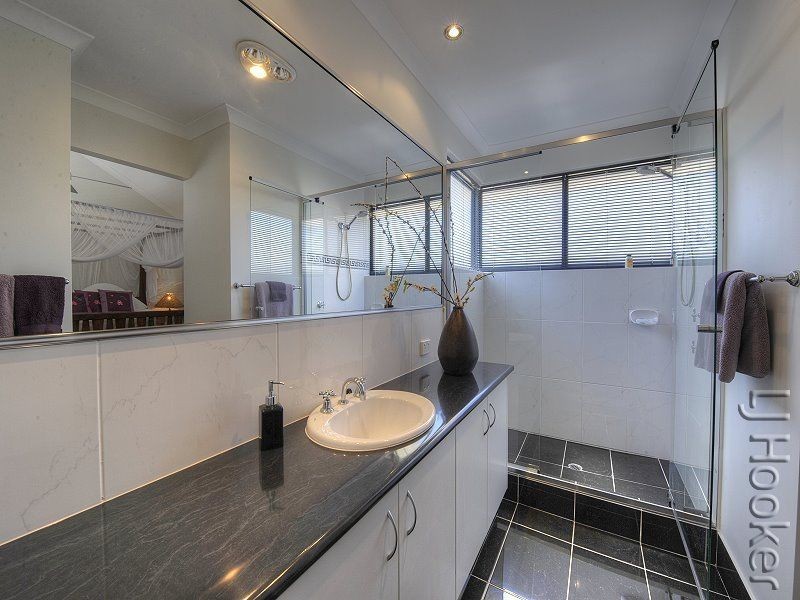 15 Bookleaf Loop, Halls Head WA 6210