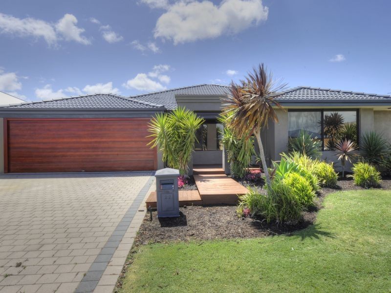 22 Loretta Parkway, Lakelands WA 6180