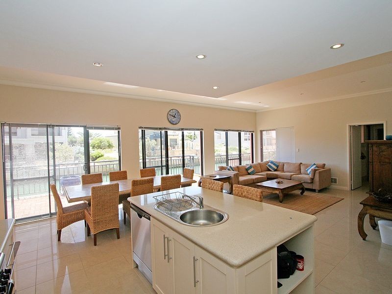 8/5 Westview Parade, Wannanup WA 6210