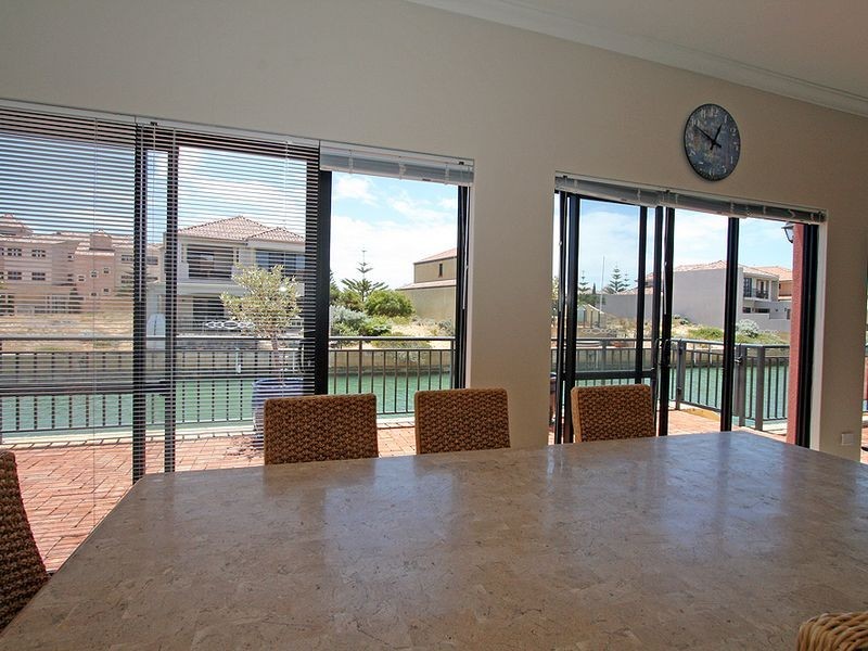 8/5 Westview Parade, Wannanup WA 6210