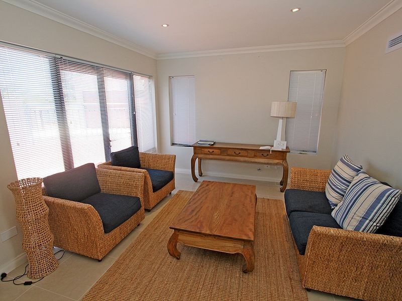 8/5 Westview Parade, Wannanup WA 6210