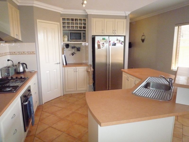 26 Evella Cove, Lakelands WA 6180