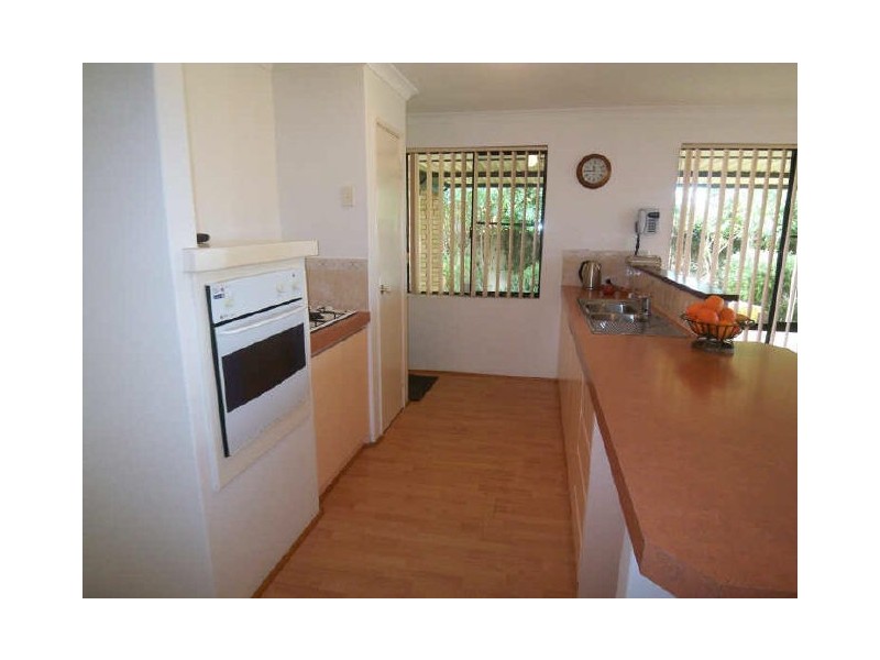 16 Lambourne Place, Halls Head WA 6210