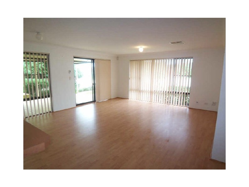 16 Lambourne Place, Halls Head WA 6210