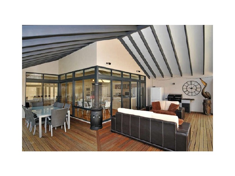 33 Waratah Circle, Halls Head WA 6210