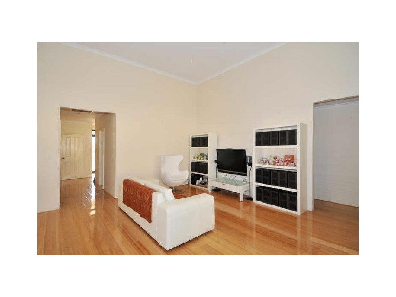 33 Waratah Circle, Halls Head WA 6210