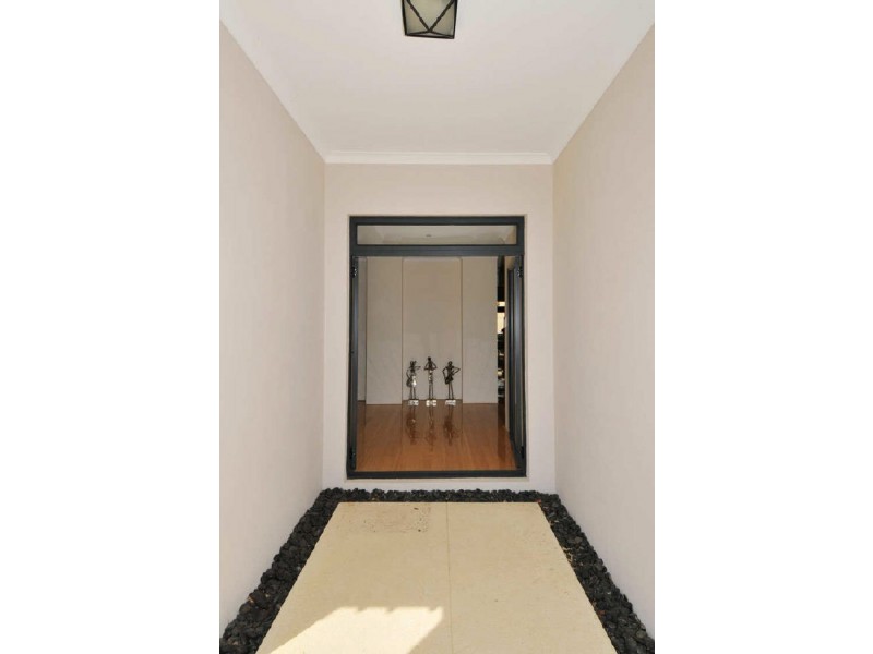 33 Waratah Circle, Halls Head WA 6210