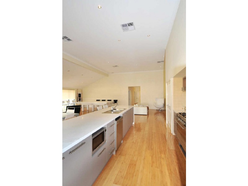 33 Waratah Circle, Halls Head WA 6210