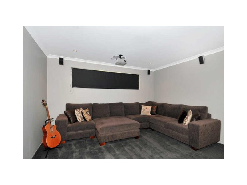 33 Waratah Circle, Halls Head WA 6210