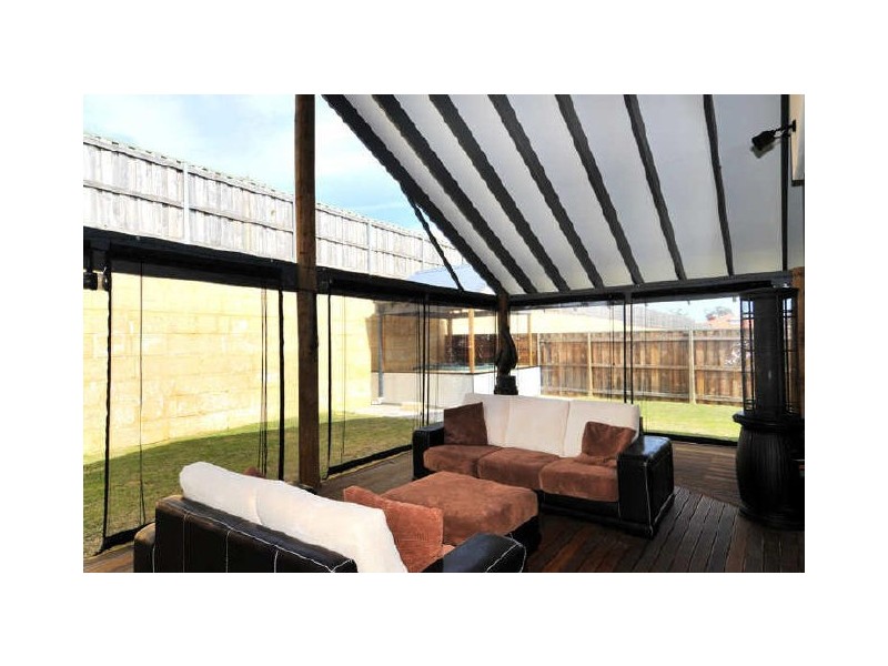 33 Waratah Circle, Halls Head WA 6210