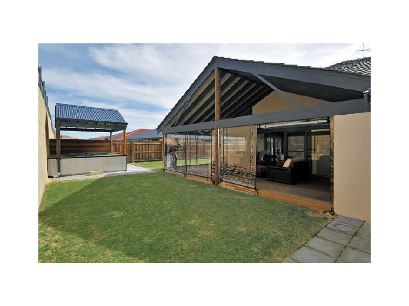 33 Waratah Circle, Halls Head WA 6210