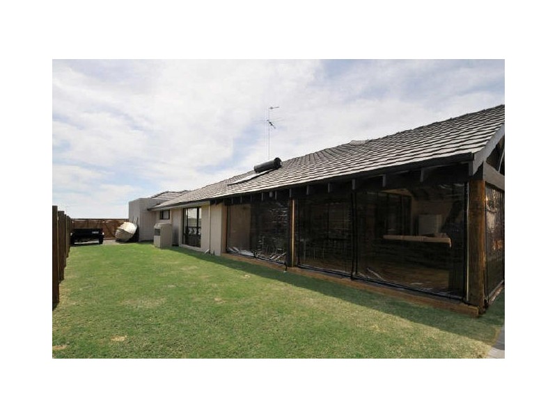 33 Waratah Circle, Halls Head WA 6210