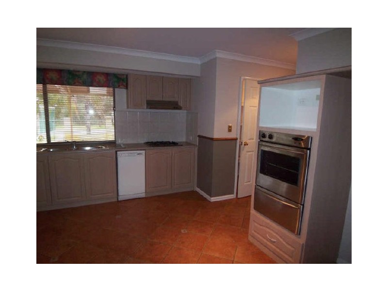 98 Woodland Parade, Stake Hill WA 6210