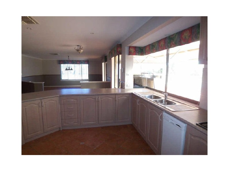 98 Woodland Parade, Stake Hill WA 6210