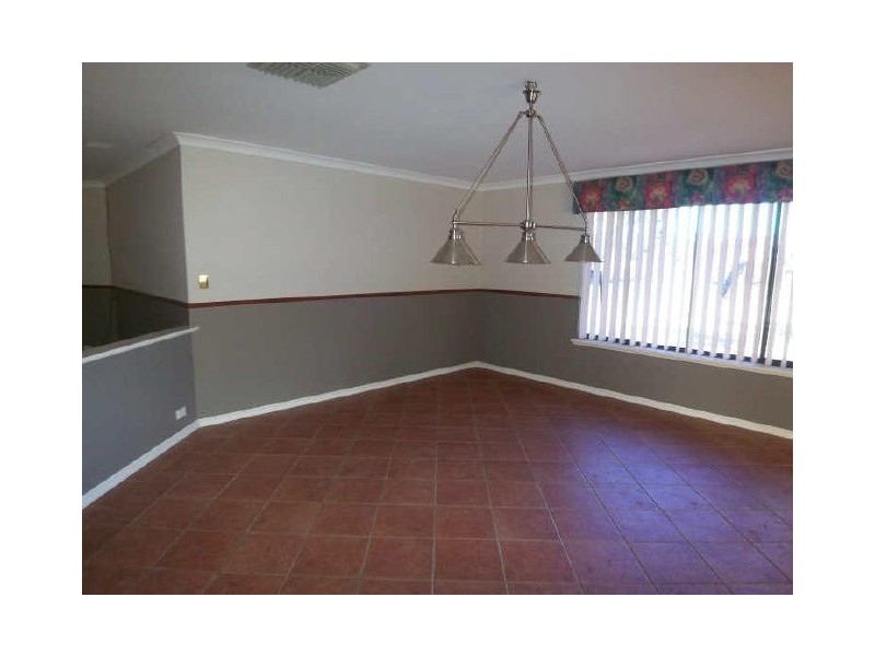 98 Woodland Parade, Stake Hill WA 6210