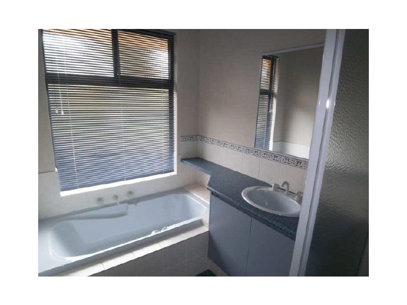 98 Woodland Parade, Stake Hill WA 6210