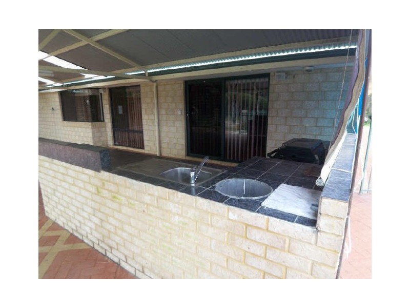 98 Woodland Parade, Stake Hill WA 6210