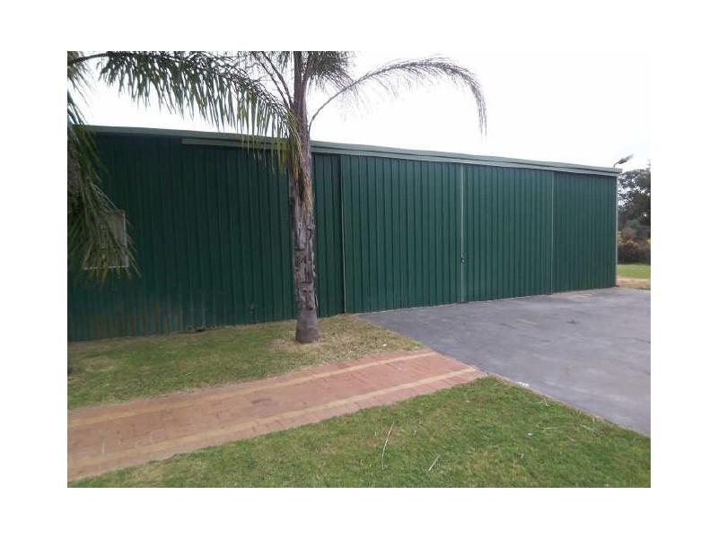 98 Woodland Parade, Stake Hill WA 6210