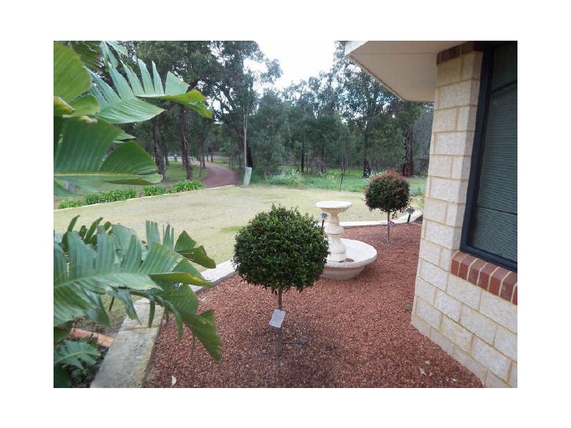 98 Woodland Parade, Stake Hill WA 6210