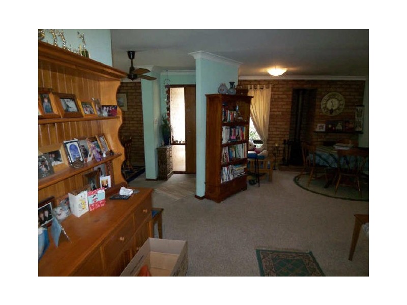 1 Kent Close, Halls Head WA 6210