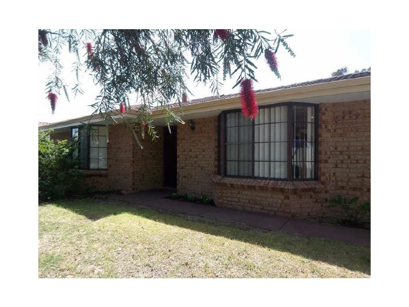 26 Peelwood Pde, Halls Head WA 6210
