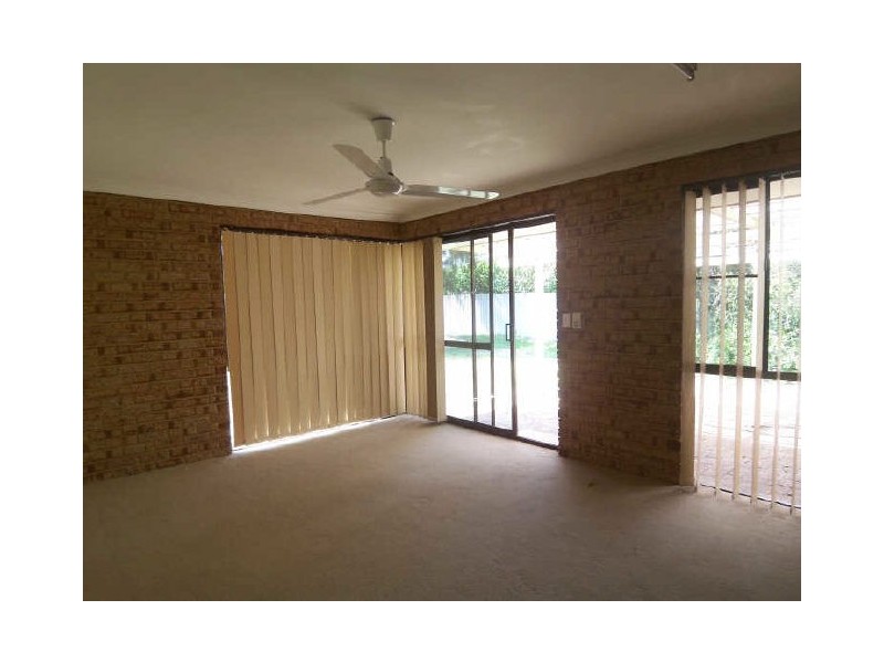 26 Peelwood Pde, Halls Head WA 6210