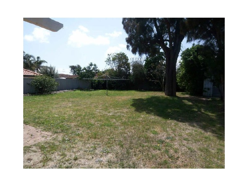 26 Peelwood Pde, Halls Head WA 6210