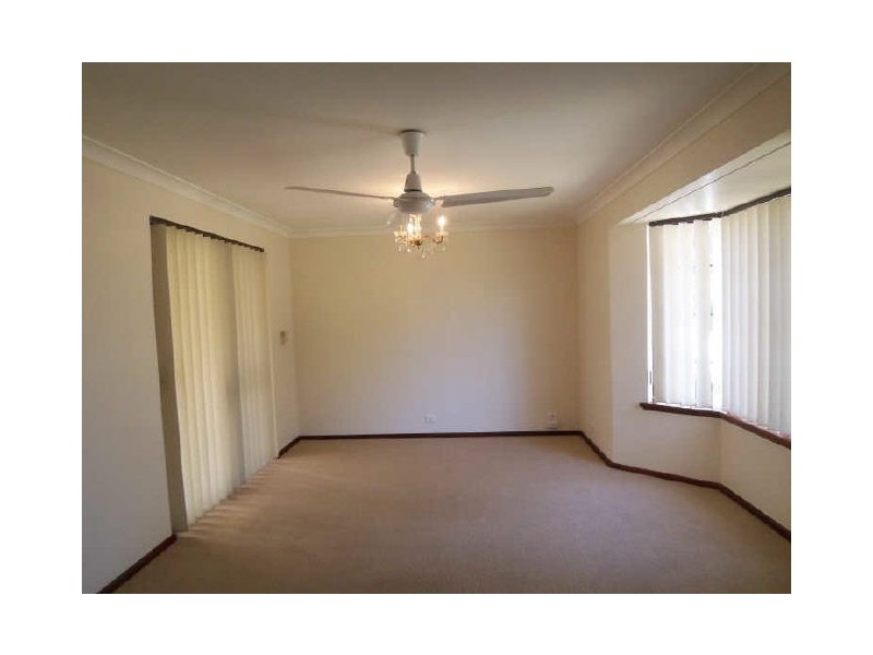26 Peelwood Pde, Halls Head WA 6210