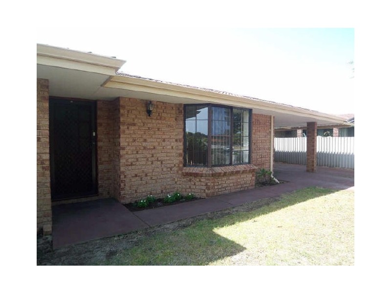 26 Peelwood Pde, Halls Head WA 6210