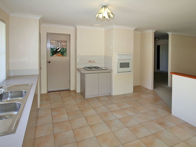 1 Calypso Road, Halls Head WA 6210