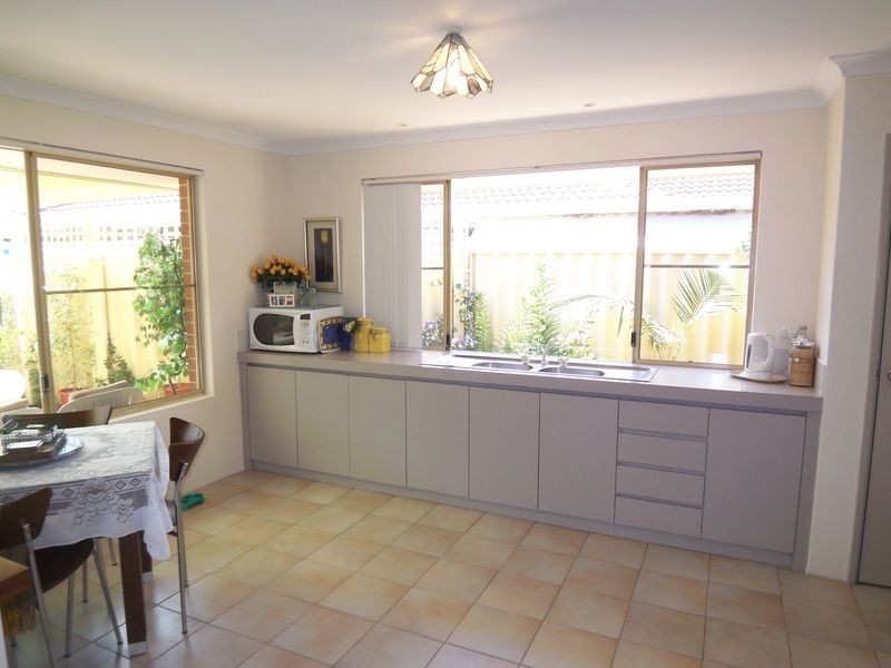 1 Calypso Road, Halls Head WA 6210