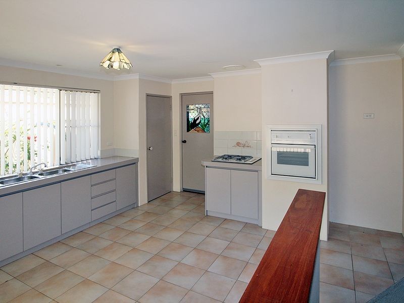 1 Calypso Road, Halls Head WA 6210