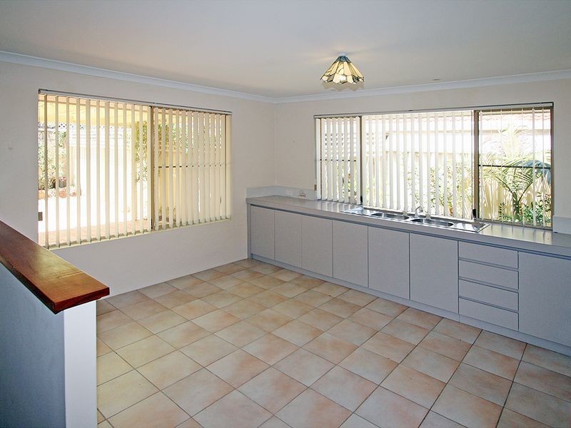 1 Calypso Road, Halls Head WA 6210