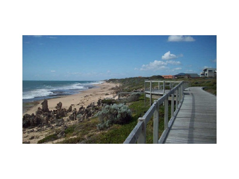 44 Boardwalk Blvd, Halls Head WA 6210