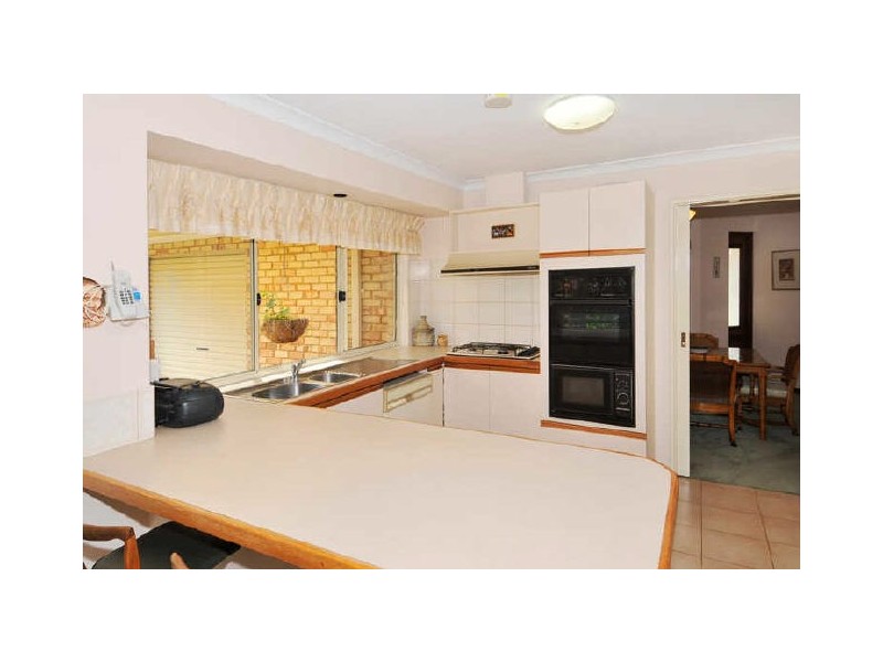 11 Parkwater Cove, Halls Head WA 6210