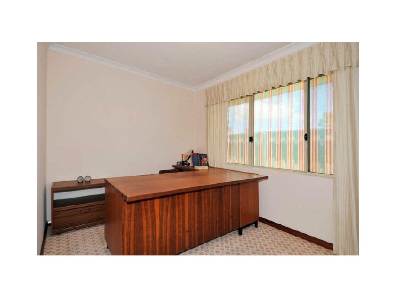 11 Parkwater Cove, Halls Head WA 6210