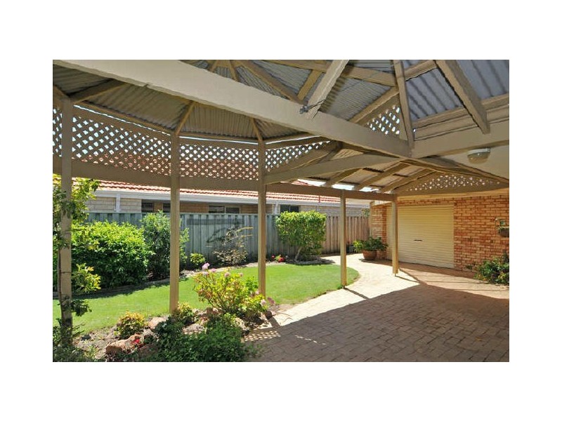 11 Parkwater Cove, Halls Head WA 6210